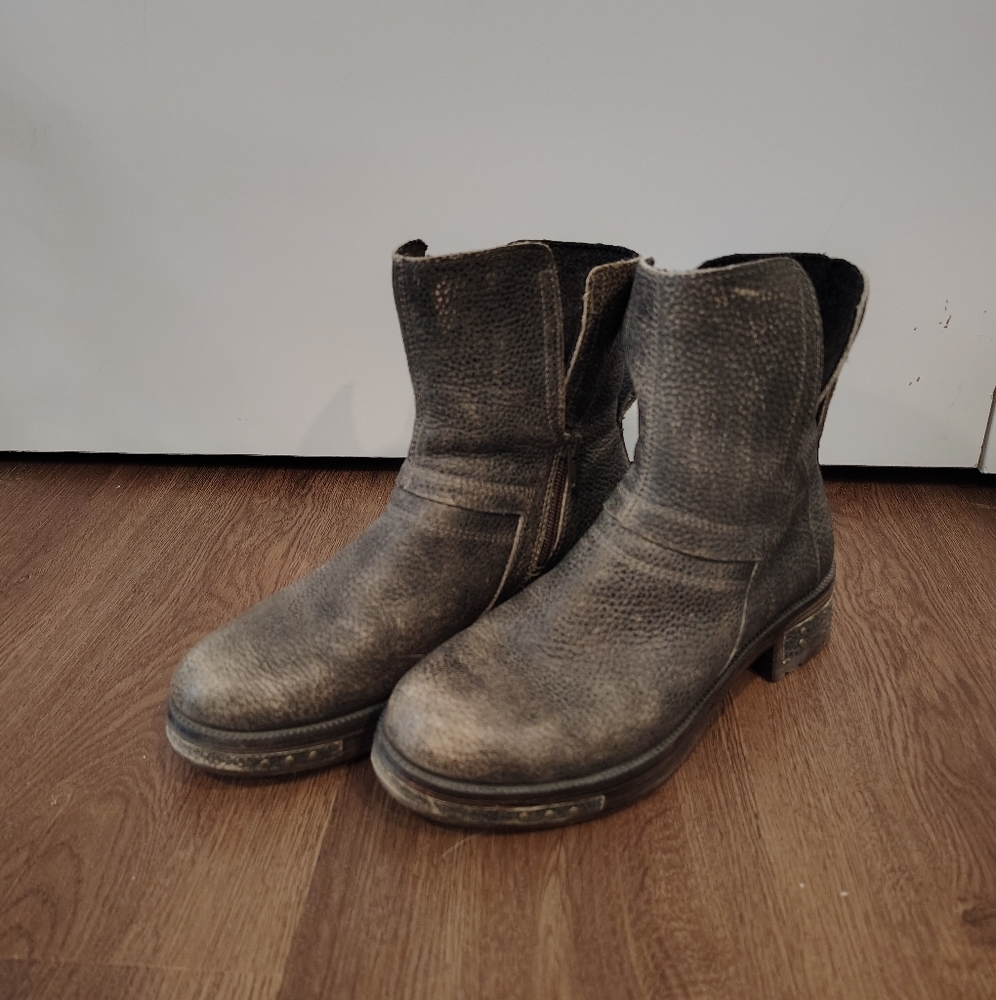 Caterpillar Women's Distressed Gray Ankle Boots